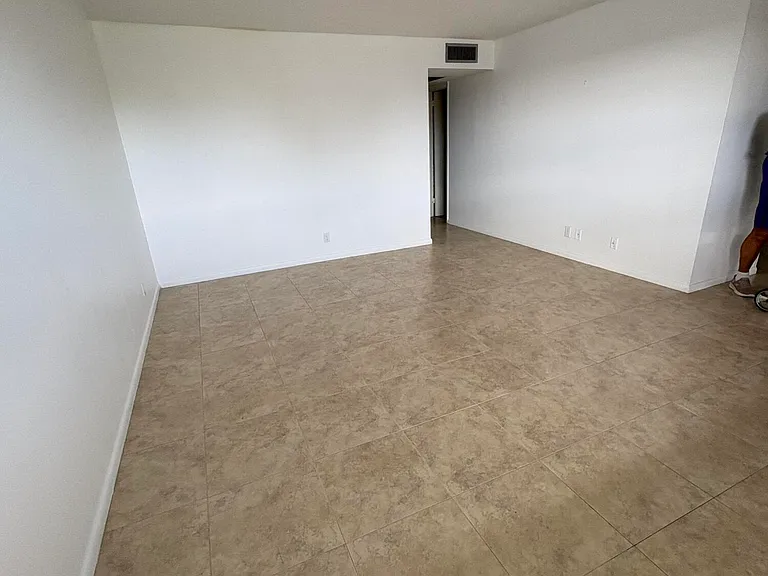 163 Somerset Cres #H — Photo 5