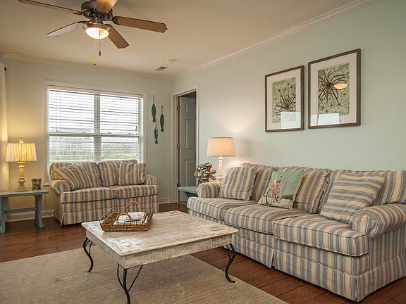 5th image of 105 SE 58th Street #1102