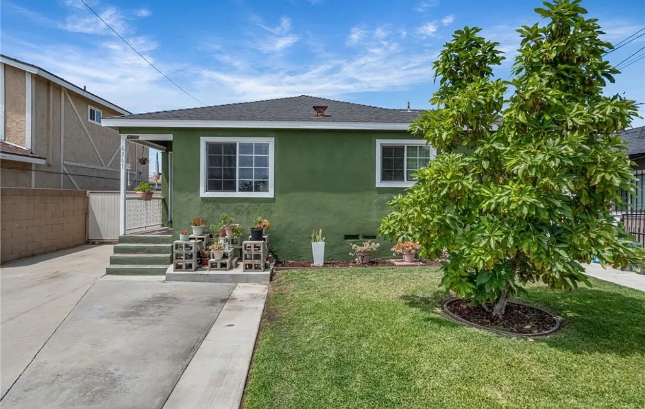 3 bed, 1067 sqft, $3,500 — Photo 2