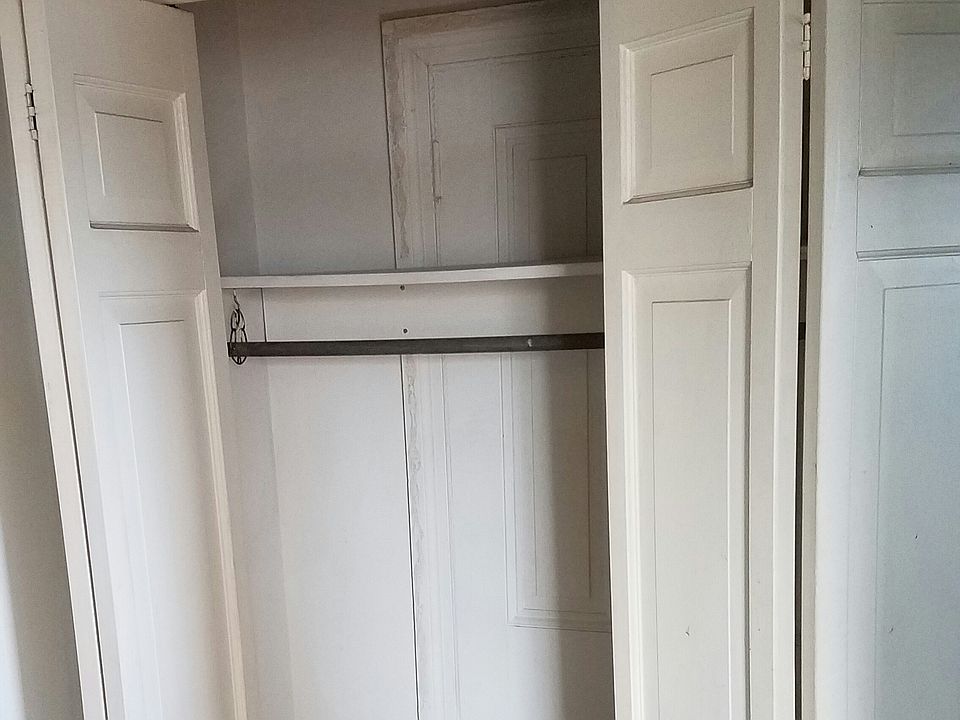 2nd image of 52 Steinmetz Rd APT 2