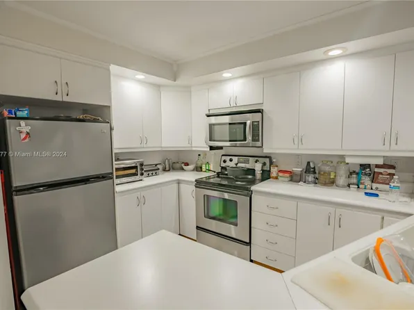 3545 NE 167th St APT 301, North Miami Beach, FL 33160