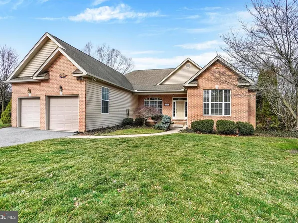 1216 Winding Oak Dr, York, PA 17403