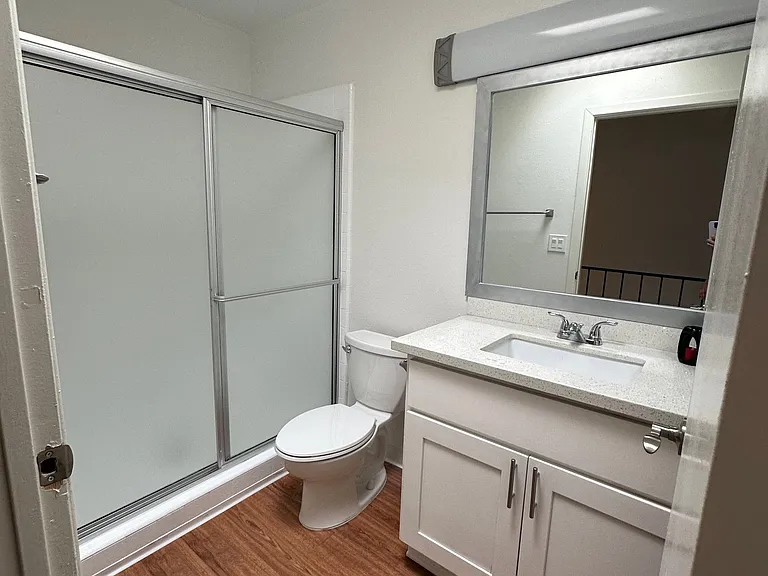 Encino Majestic — Photo 16
