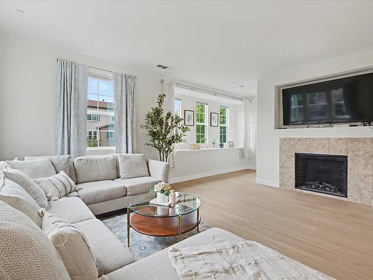 6380 Monterey Way — Photo 6