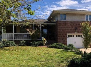 15 Avon Rd, Farmingdale, NY 11735