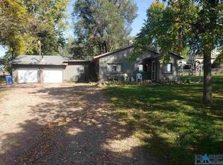 47602 Slip Up Creek Rd, Sioux Falls, SD 57104