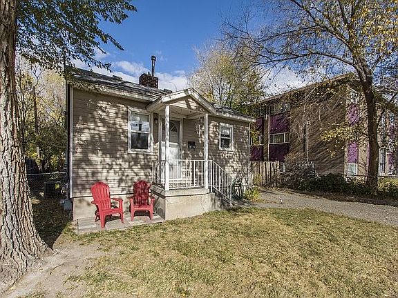 3rd image of 1220 W Pacific Ave