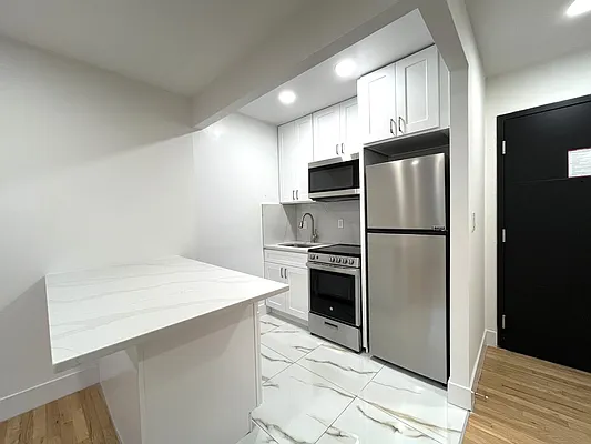 Rented by Akam Sales and Brokerage | media 11