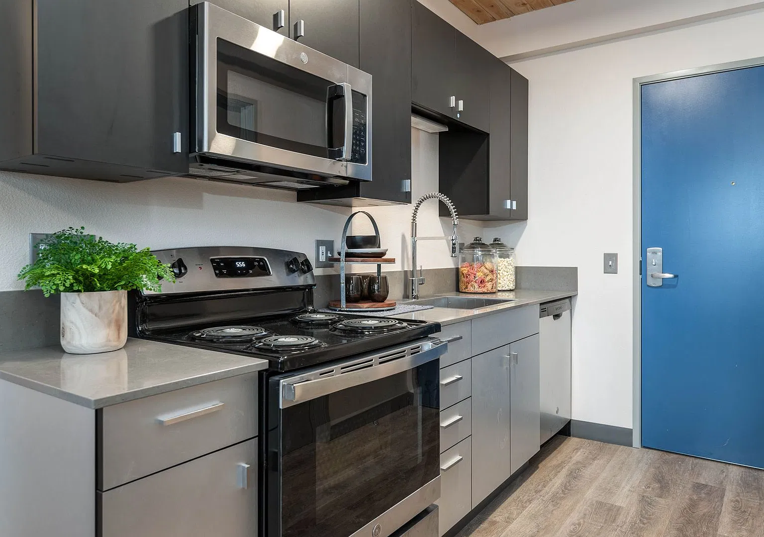 Dean River Apartments — Photo 3