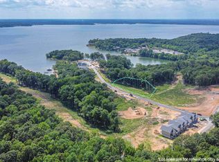 820 Eagle Point Dr, Grand Rivers, KY 42045