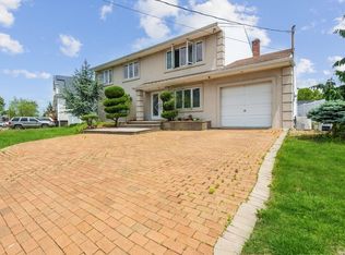 2633 Riverside Ave, Seaford, NY 11783