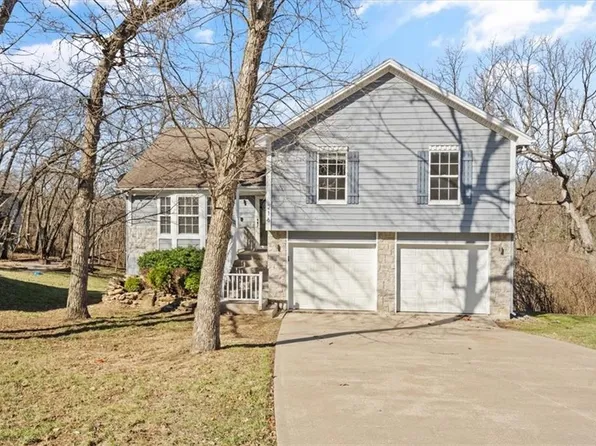 216 NW Cody Dr, Lees Summit, MO 64081