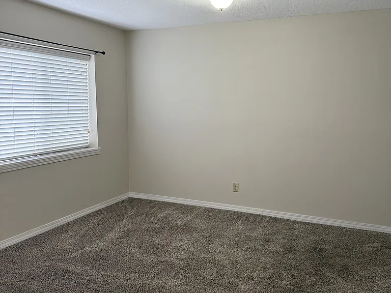 101 Old Ferry Rd #8B — Photo 3