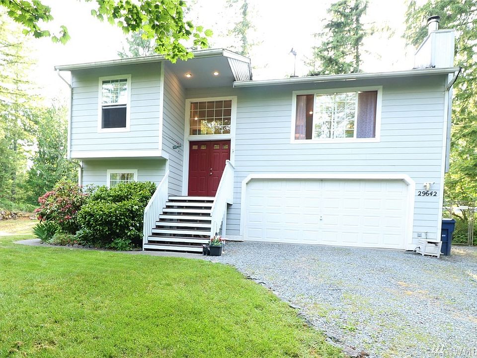 Beautiful split level entry w/ large 2 car garage