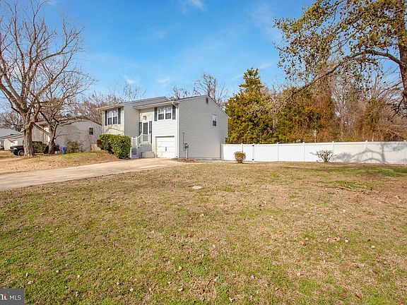3rd image of 9700 Meadowview Dr