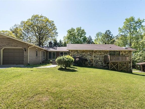 3rd image of 2498 Brucewood Rd