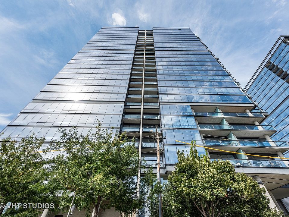1st image of 860 W Blackhawk St Unit 1105