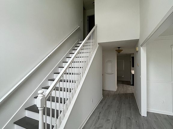 3rd image of 438 Gresham Dr