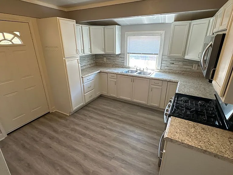 662 York St — Photo 11