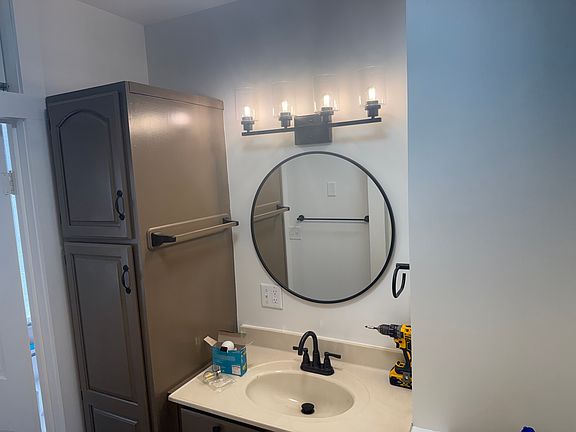 3rd image of 411 2nd St #202