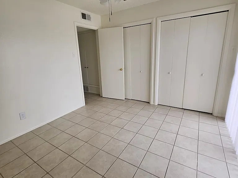 517 Palomas Dr SE #B — Photo 11