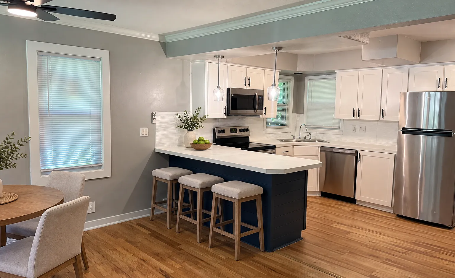 4 bed, 1728 sqft, $2,100 — Photo 1