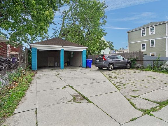 4th image of 412-414 Potters Ave