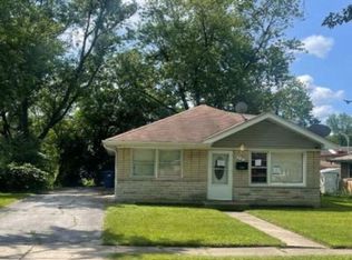 586 Shelly Ln, Chicago Heights, IL 60411