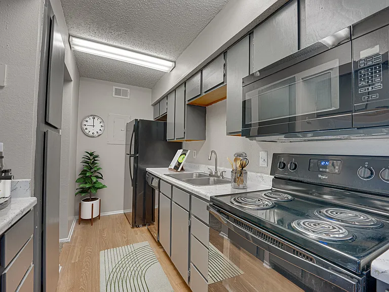 Indian Creek Apartments — Photo 53