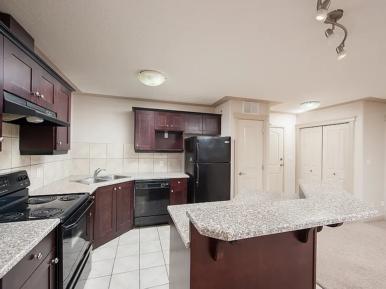 4415 48th St — Photo 3