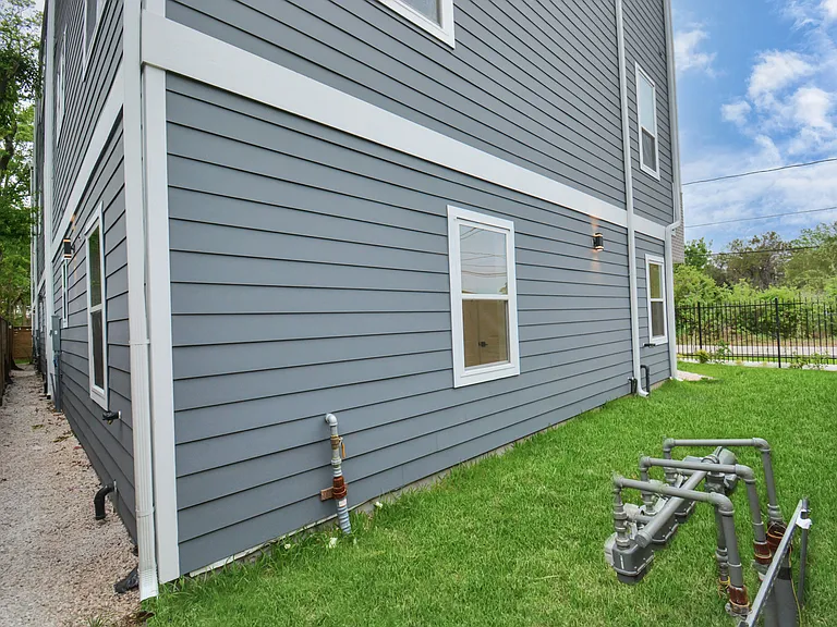 2107 Saint Charles St — Photo 4