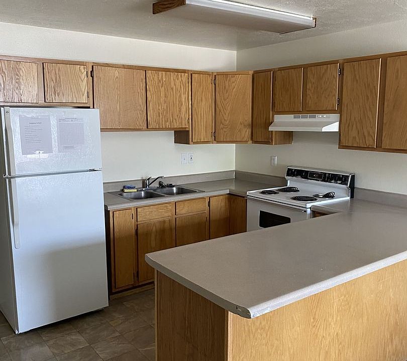 2nd image of 468 S 75 W #26