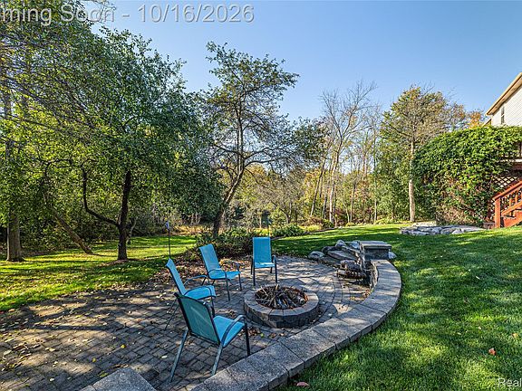 5th image of 2328 Chestnut Cir
