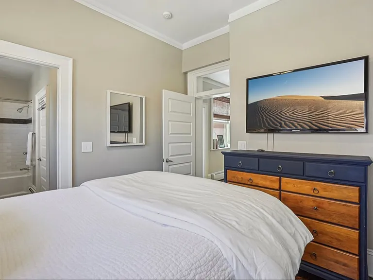 1176 N Gaylord St #101 — Photo 22
