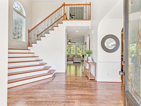 3rd image of 100 Potter Ln