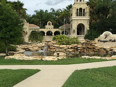 2nd image of 900 NW Leonardo Cir