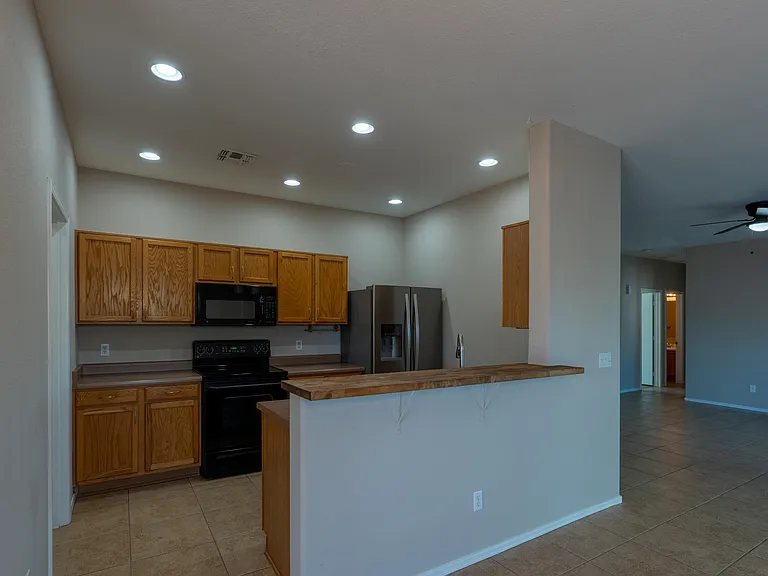 16247 W Monroe St — Photo 7