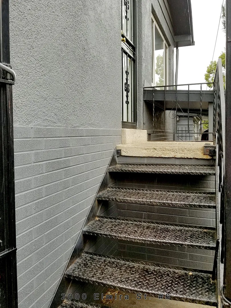 * Great location off Montview and Elmira, close to shopping, parks and restaurants — Photo 4