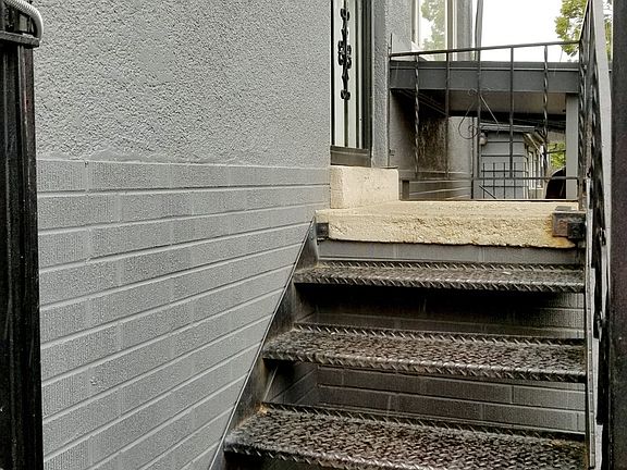 4th image of 2000 N Elmira St #6