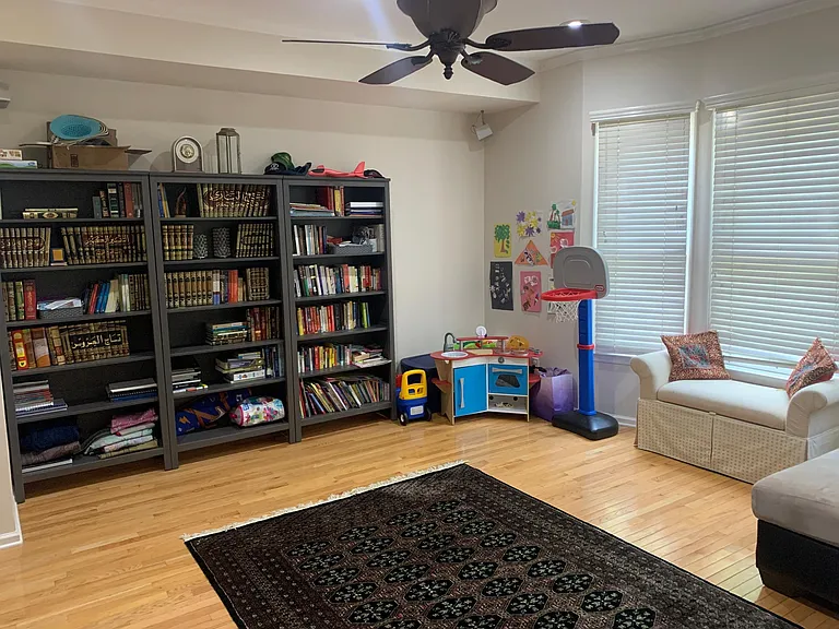 305 Shurs Ln — Photo 34