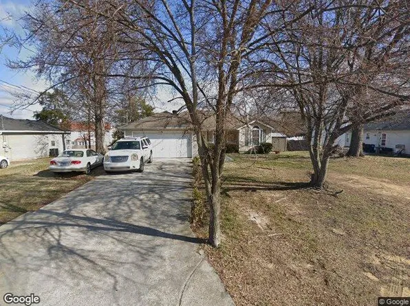 402 Lake Forest Dr, La Vergne, TN 37086