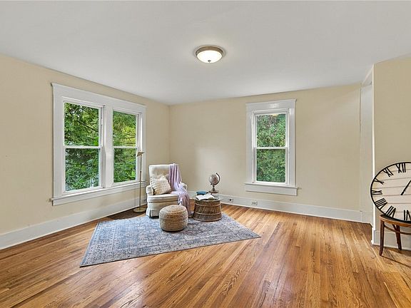 4th image of 704 1st St