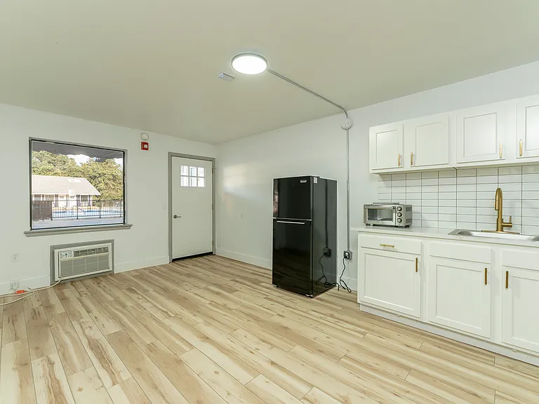 3061 E Van Buren #A — Photo 6
