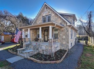 34 Old White St, Hendersonville, NC 28791