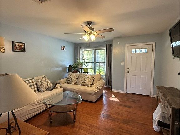 4th image of 800 W 18th Ter