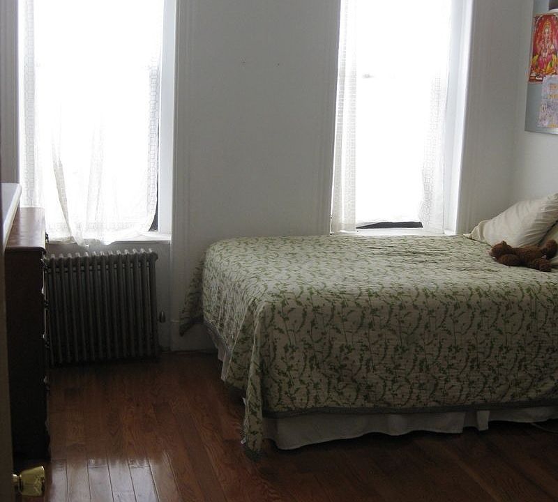 2nd image of 112 Noble St APT 3L