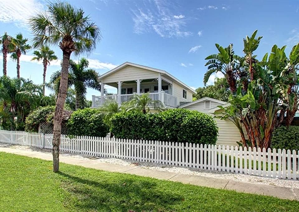 1st image of 1044 Bay Esplanade