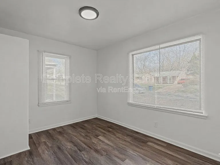 9823 Winkler Dr — Photo 18