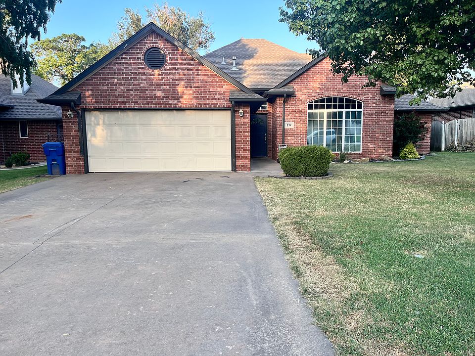 1st image of 211 Oakdale Dr