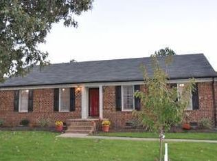 813 High Point Ln, Chesapeake, VA 23322